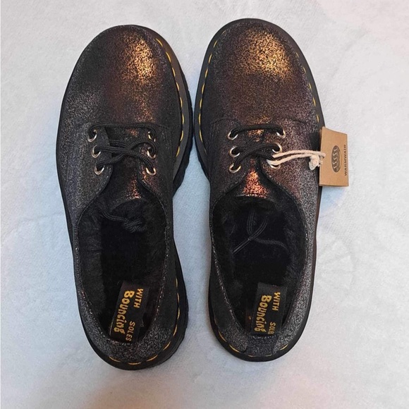 DR. MARTENS - 1461 FAUX FUR-LINED METALLIC LEATHER PLATFORM SHOES - Women's 9 - Picture 6 of 11